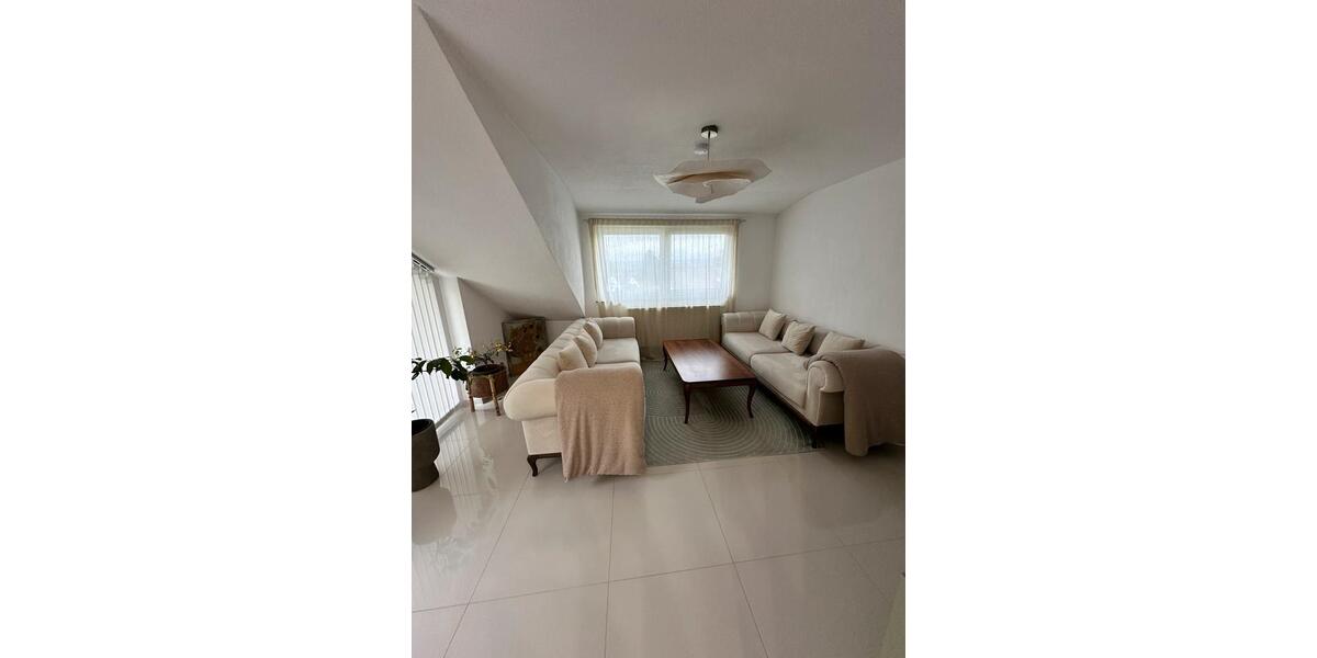 Dachgeschoßwohnung Weingarten - 3 Zimmer, 66 m&sup2;, 1.500&euro; | Angebot:25656037