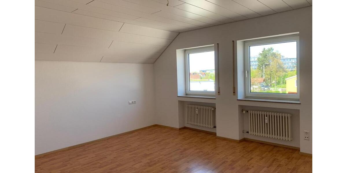 Dachgeschoßwohnung Friedrichshafen Allmannsweiler - 2 Zimmer, 84 m&sup2;, 1.075&euro; | Angebot:26325805