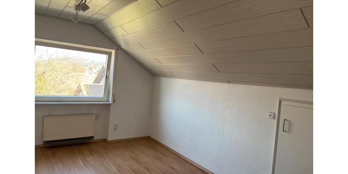 Dachgeschoßwohnung Wilhelmsdorf - 2 Zimmer, 63 m&sup2;, 500&euro; | Angebot:25905223