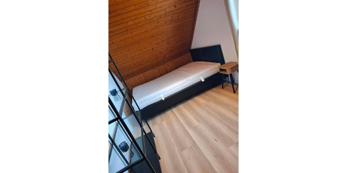 Dachgeschoßwohnung Salem - 3 Zimmer, 45 m&sup2;, 880&euro; | Angebot:25824879