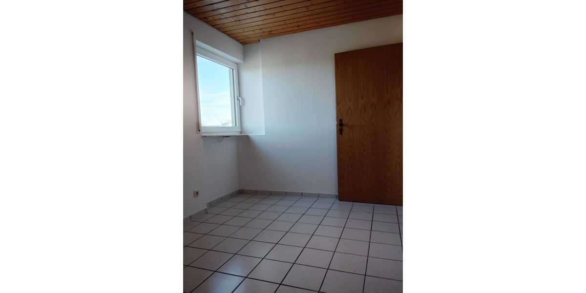 Stilvolle, neuwertige 3-Zimmer-DG-Wohnung mit Balkon und Einbauküche - Appartement Baindt Schachen | Angebot:26633728