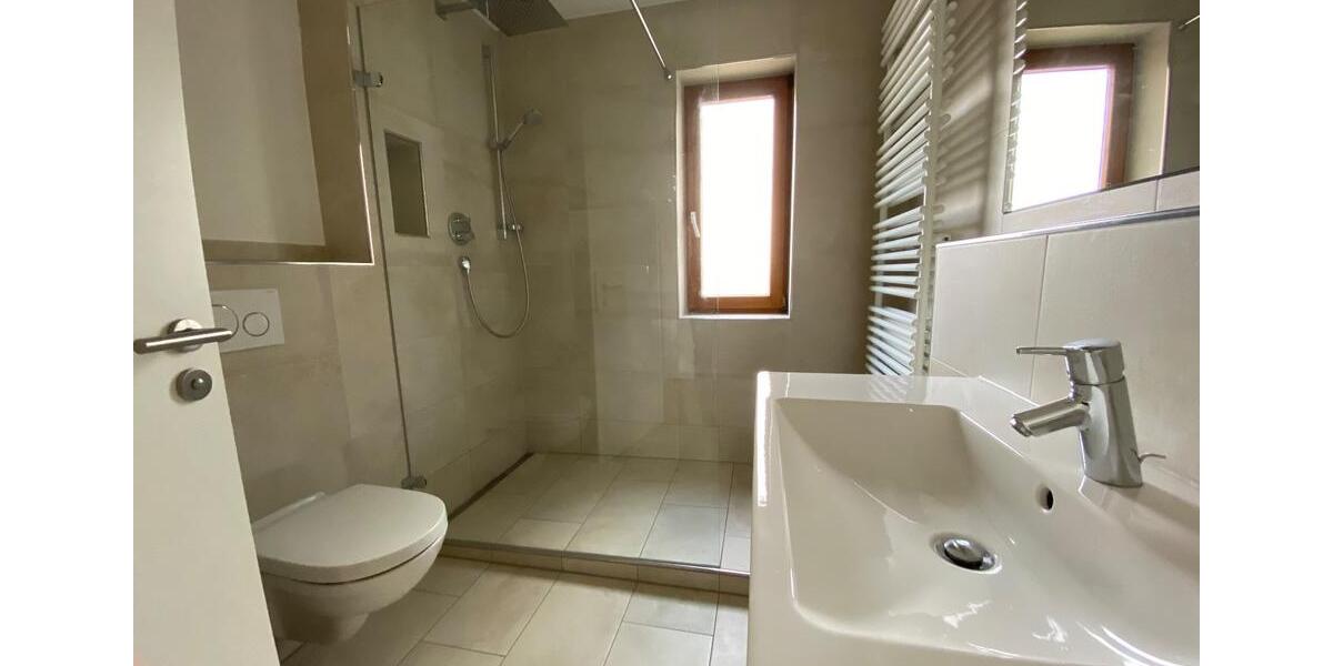 Dachgeschoßwohnung Immenstaad am Bodensee - 2.5 Zimmer, 98 m&sup2;, 1.390&euro; | Angebot:26517744