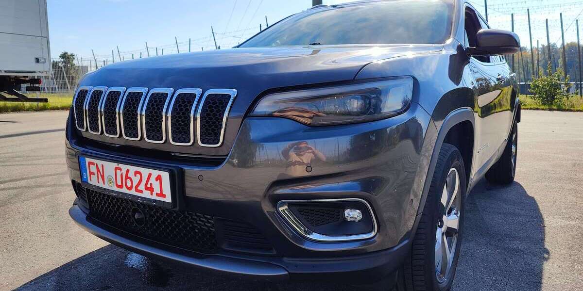 Jeep Cherokee 185.000 km 13.990 &euro; Tettnang 88069
