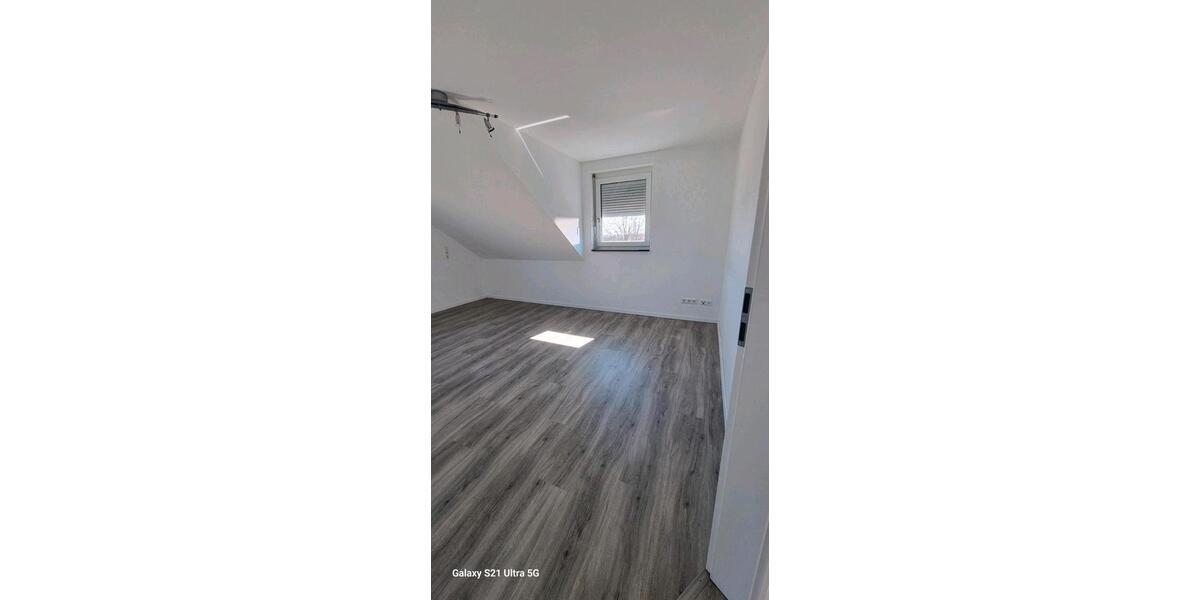 Dachgeschoßwohnung Friedrichshafen - 3.5 Zimmer, 76 m&sup2;, 1.200&euro; | Angebot:26423346