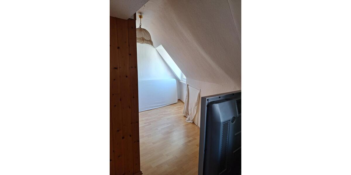 Dachgeschoßwohnung Friedrichshafen - 2.5 Zimmer, 35 m&sup2;, 700&euro; | Angebot:24570651