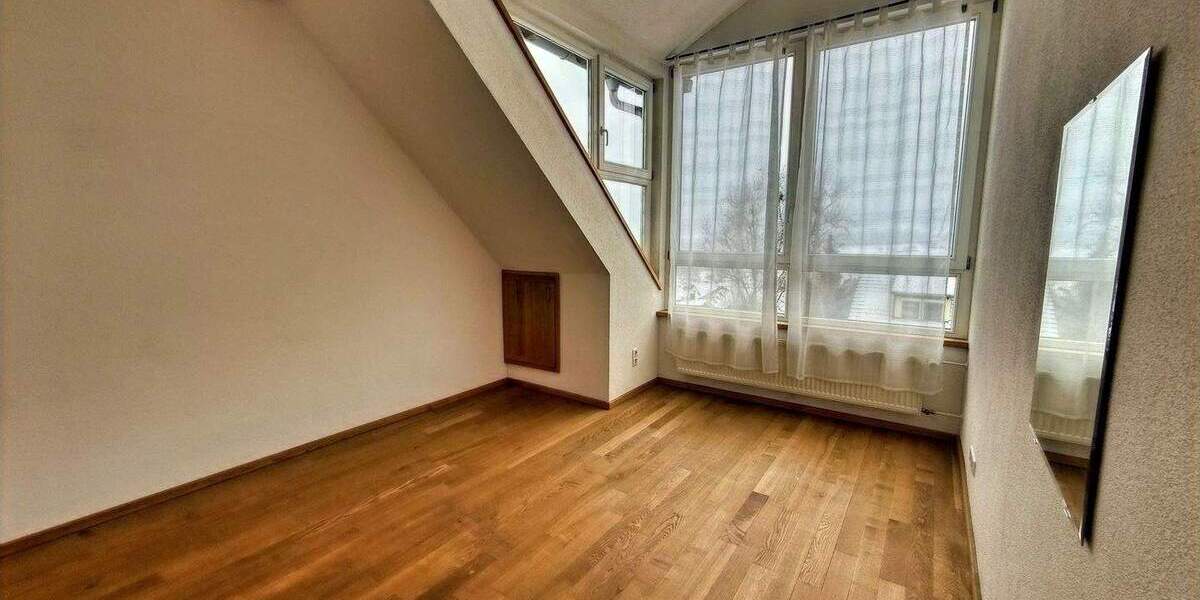 Mehrfamilienhaus, Wohnhaus Wilhelmsdorf Esenhausen - 4 Zimmer, 141 m&sup2;, 1.200&euro; | Angebot:25701172