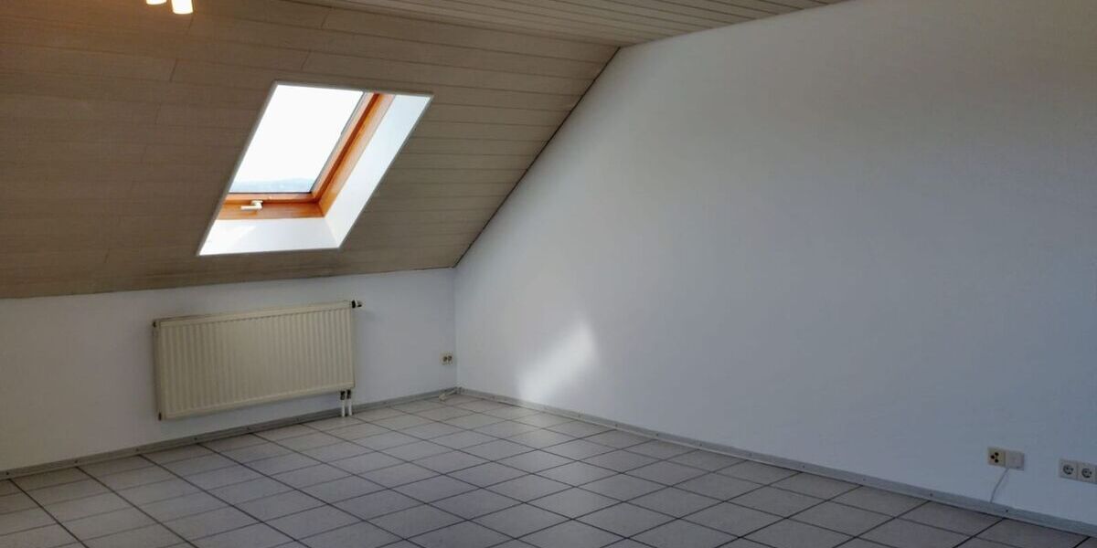Stilvolle, neuwertige 3-Zimmer-DG-Wohnung mit Balkon und Einbauküche - Appartement Baindt Schachen | Angebot:26633728