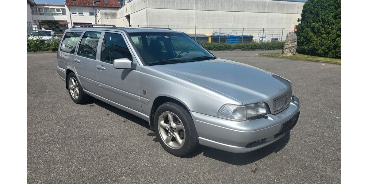 Volvo V70 215.000 km 5.899 &euro; Friedrichshafen 88046