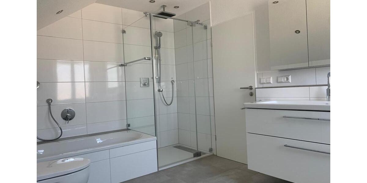 Dachgeschoßwohnung Friedrichshafen Allmannsweiler - 2 Zimmer, 84 m&sup2;, 1.075&euro; | Angebot:26325805
