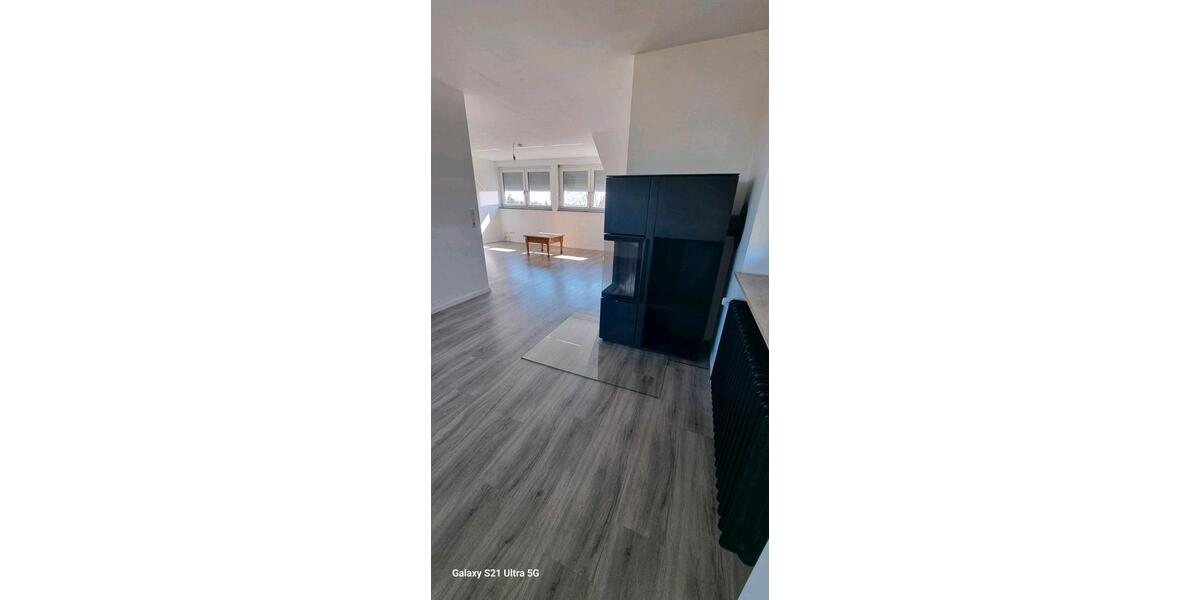 Dachgeschoßwohnung Friedrichshafen - 3.5 Zimmer, 76 m&sup2;, 1.200&euro; | Angebot:26423346