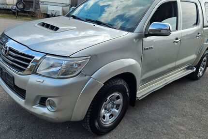 Toyota Hilux 242.232 km 12.999 &euro; Baienfurt 88255