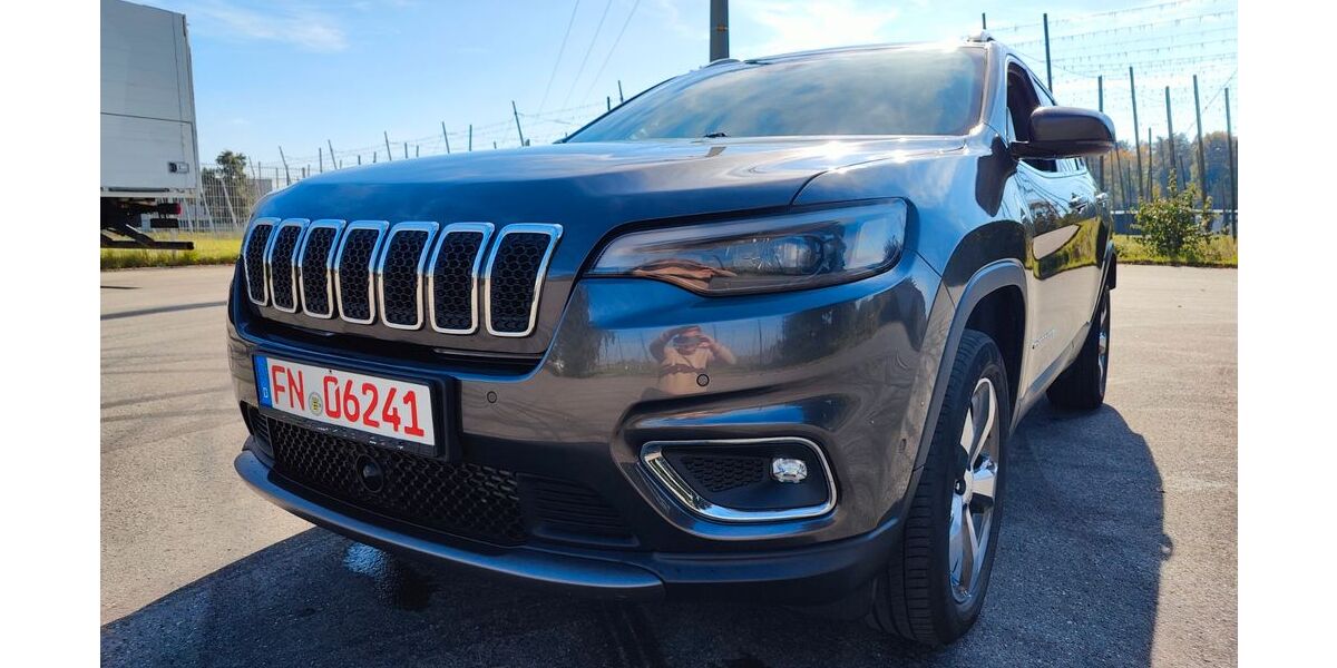 Jeep Cherokee 185.000 km 14.500 &euro; Tettnang 88069