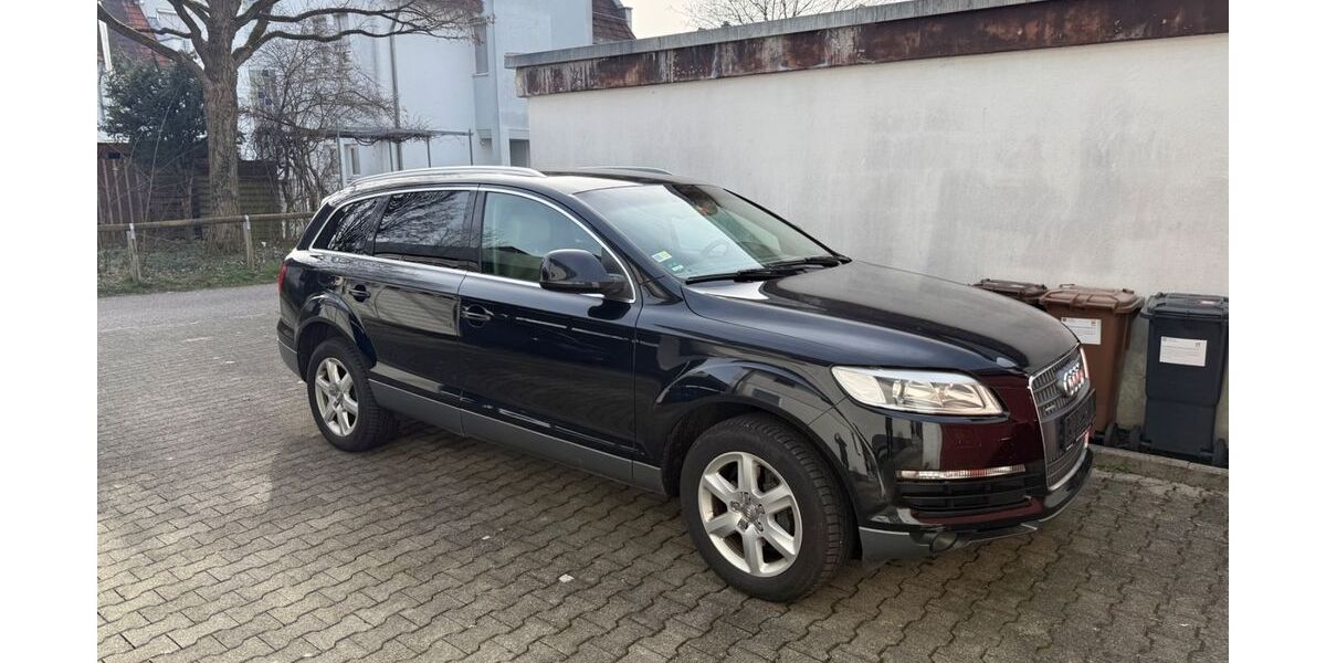 Audi Q7 289.000 km 6.250 &euro; Friedrichshafen 88045