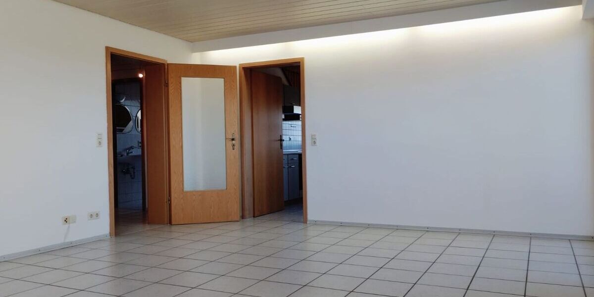Stilvolle, neuwertige 3-Zimmer-DG-Wohnung mit Balkon und Einbauküche - Appartement Baindt Schachen | Angebot:26633728