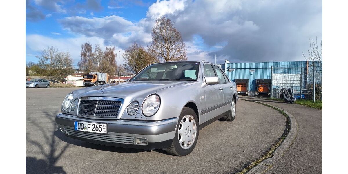 Mercedes-Benz E 320 187.000 km 4.900 &euro; Salem 88682