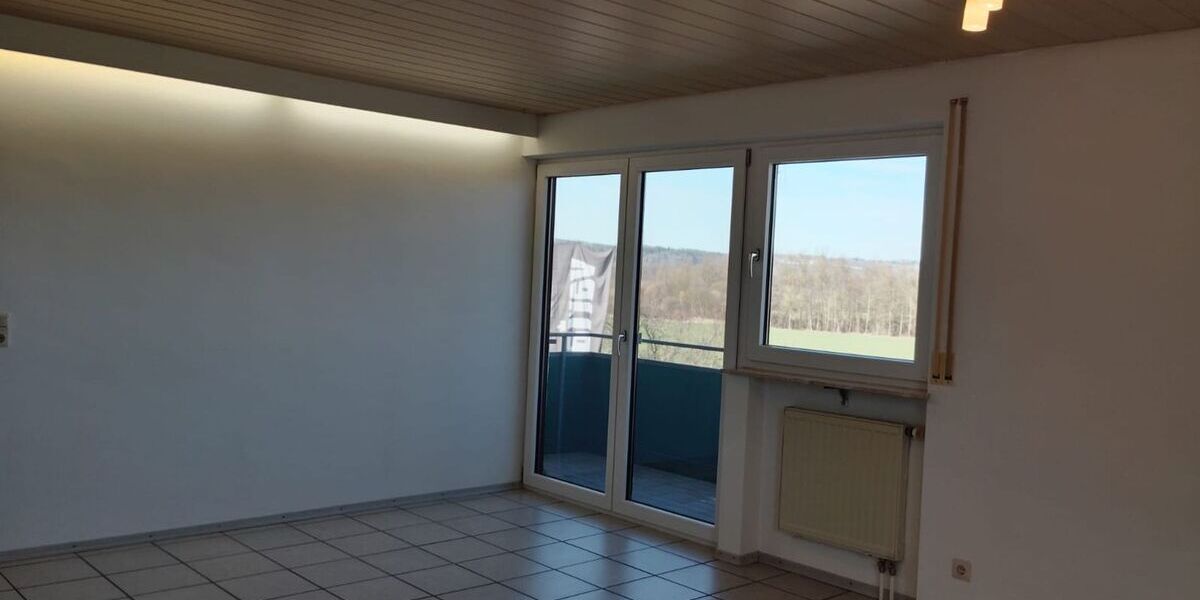 Stilvolle, neuwertige 3-Zimmer-DG-Wohnung mit Balkon und Einbauküche - Appartement Baindt Schachen | Angebot:26633728