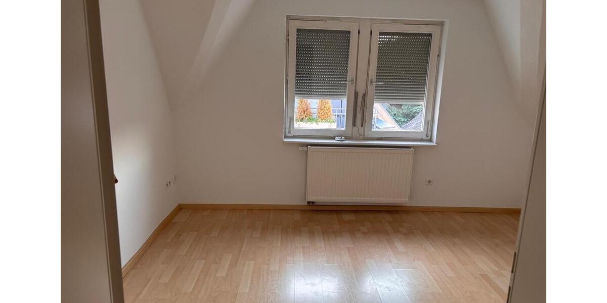 Dachgeschoßwohnung Friedrichshafen - 3 Zimmer, 62 m&sup2;, 1.100&euro; | Angebot:25472491