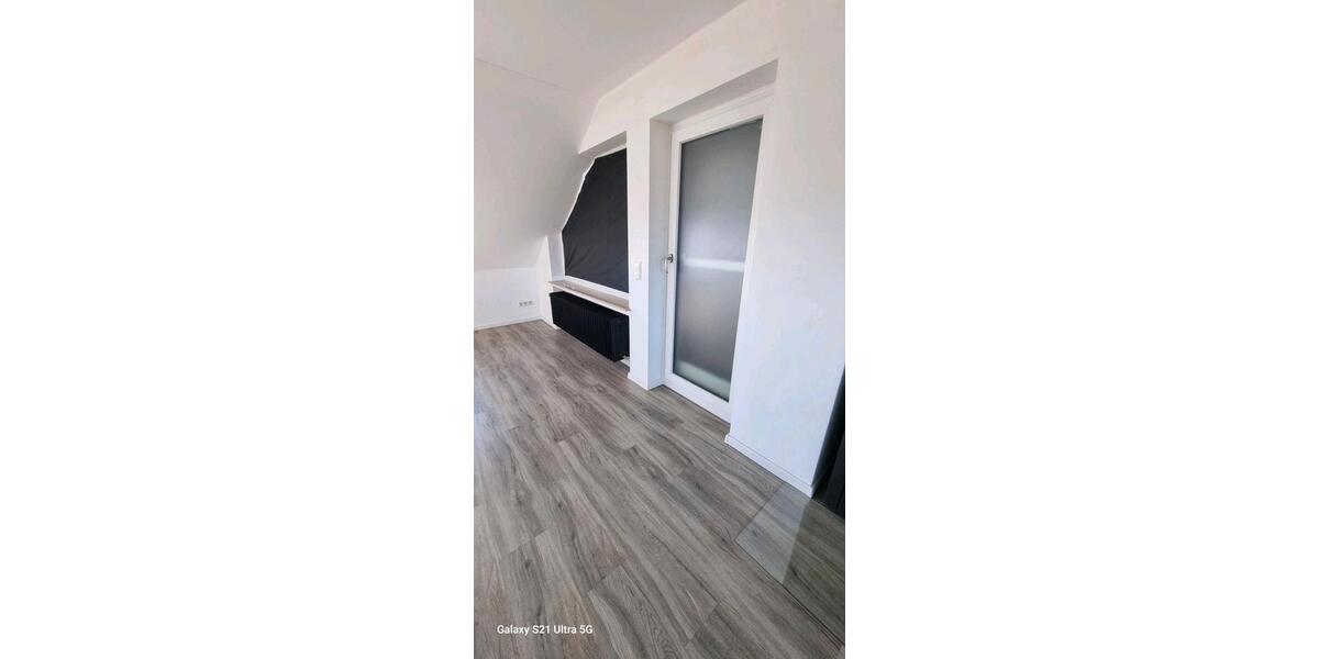 Dachgeschoßwohnung Friedrichshafen - 3.5 Zimmer, 76 m&sup2;, 1.200&euro; | Angebot:26423346
