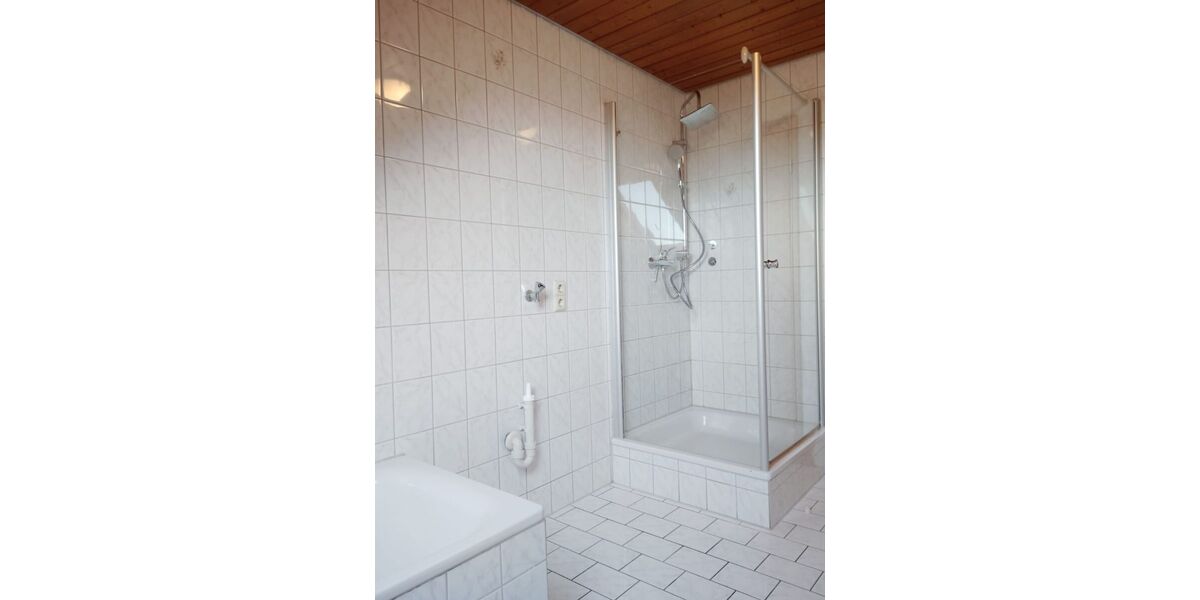 Stilvolle, neuwertige 3-Zimmer-DG-Wohnung mit Balkon und Einbauküche - Appartement Baindt Schachen | Angebot:26633728