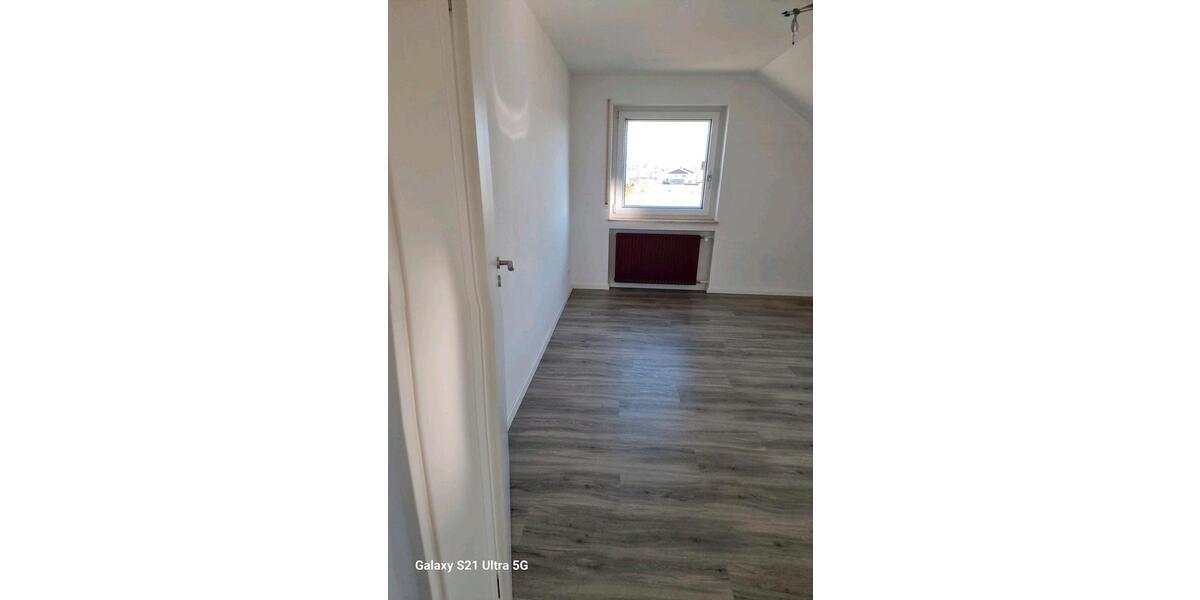 Dachgeschoßwohnung Friedrichshafen - 3.5 Zimmer, 76 m&sup2;, 1.200&euro; | Angebot:26423346