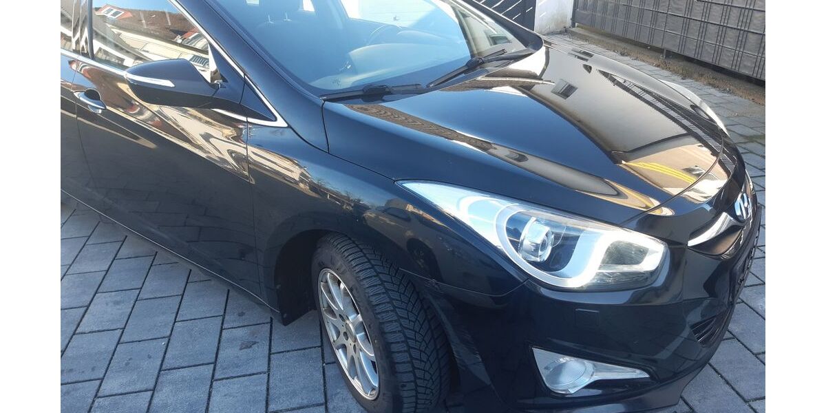 Hyundai i40 165.000 km 5.999 &euro; Ravensburg 88212