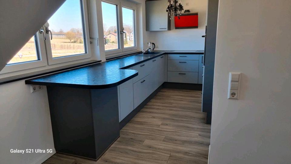 Dachgeschoßwohnung Friedrichshafen - 3.5 Zimmer, 76 m&sup2;, 1.200&euro; | Angebot:26423346