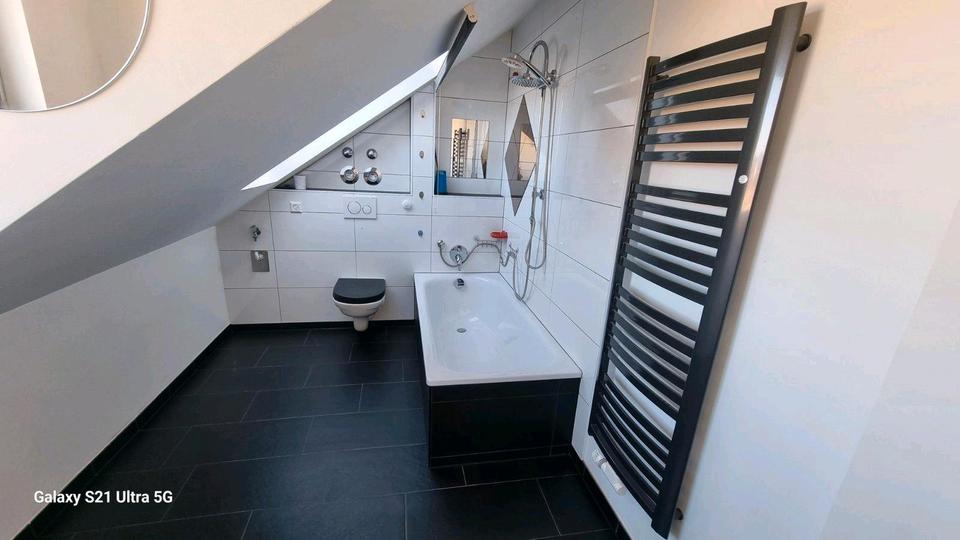 Dachgeschoßwohnung Friedrichshafen - 3.5 Zimmer, 76 m&sup2;, 1.200&euro; | Angebot:26423346