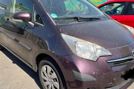 Toyota Verso-S 159.000 km 4.499 &euro; Friedrichshafen 88048