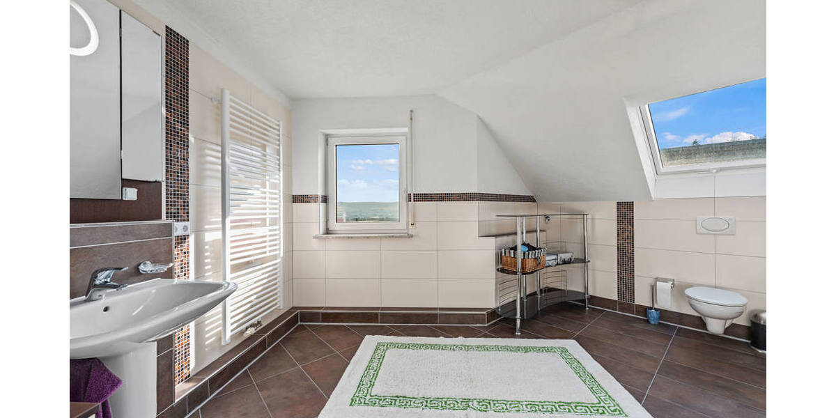 Einfamilienhaus Berg Vorberg - 7 Zimmer, 237 m&sup2;, 1.090.000&euro; | Angebot:25663671