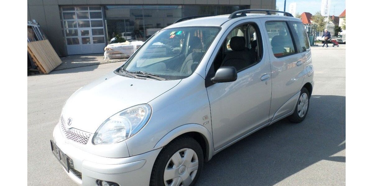 Toyota Yaris 242.500 km 3.580 &euro; Baienfurt 88255