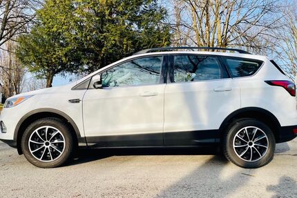 Ford Kuga 69.500 km 9.999 &euro; Friedrichshafen 88048