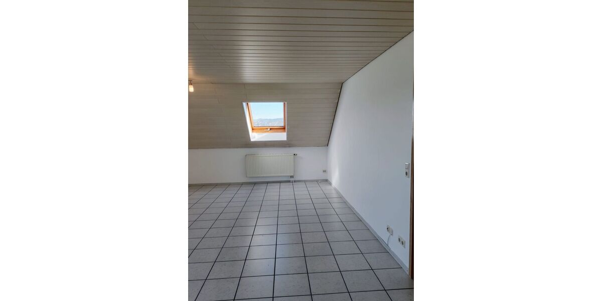 Stilvolle, neuwertige 3-Zimmer-DG-Wohnung mit Balkon und Einbauküche - Appartement Baindt Schachen | Angebot:26633728