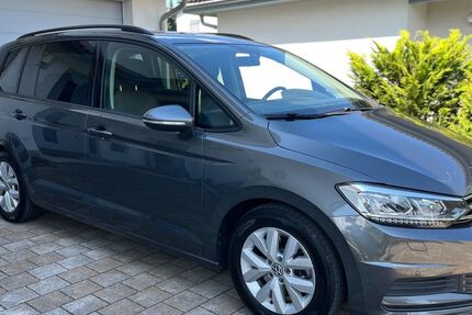 VW Touran 145.700 km 15.999 &euro; Amtzell 88279