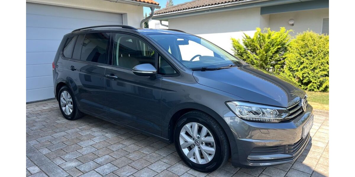 VW Touran 145.700 km 15.999 &euro; Amtzell 88279