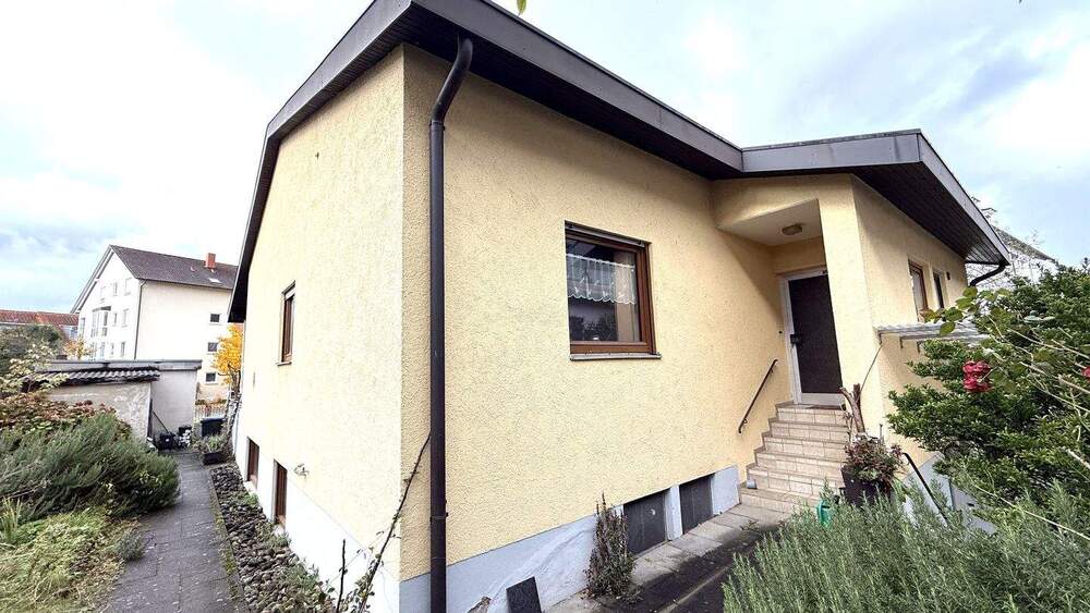 Einfamilienhaus Überlingen - 8 Zimmer, 215 m&sup2;, 780.000&euro; | Angebot:25698167