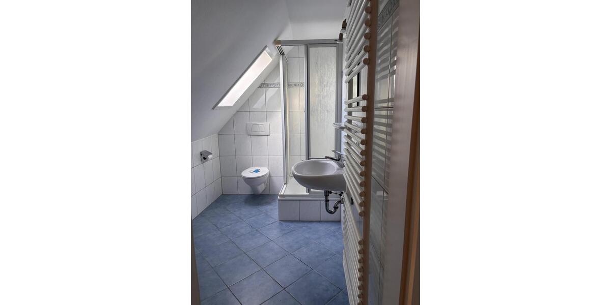 Dachgeschoßwohnung Friedrichshafen - 3 Zimmer, 62 m&sup2;, 1.100&euro; | Angebot:25472491