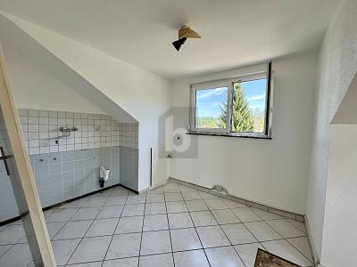 VIEL POTENTIAL, GEMÜTLICH MIT STELLPLATZ UND GARAGE - Etagenwohnung Wolpertswende | Angebot:27326771