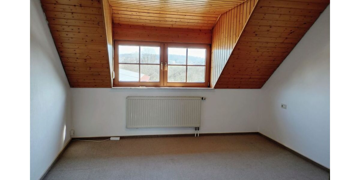 Stilvolle, neuwertige 3-Zimmer-DG-Wohnung mit Balkon und Einbauküche - Appartement Baindt Schachen | Angebot:26633728