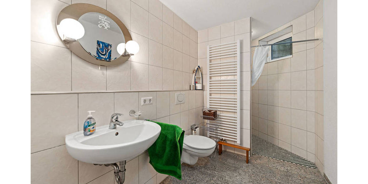 Einfamilienhaus Berg Vorberg - 7 Zimmer, 237 m&sup2;, 1.090.000&euro; | Angebot:25663671