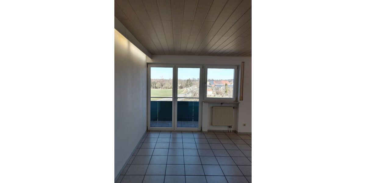 Stilvolle, neuwertige 3-Zimmer-DG-Wohnung mit Balkon und Einbauküche - Appartement Baindt Schachen | Angebot:26633728