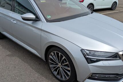 Skoda Superb 59.000 km 27.500 &euro; Meersburg 88709