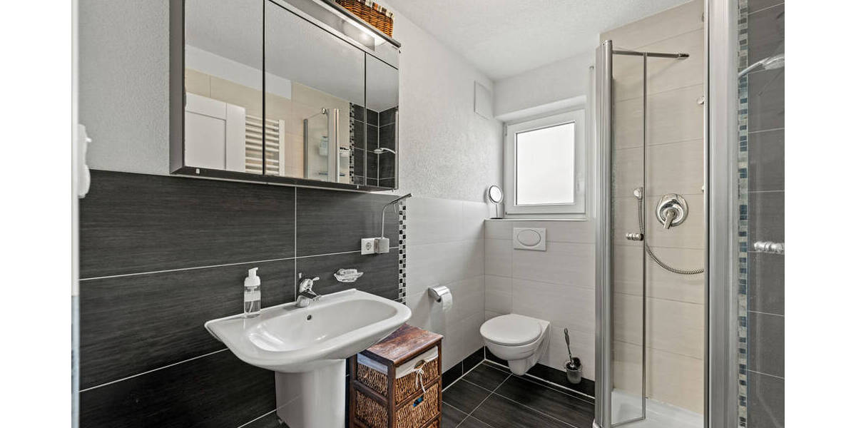 Einfamilienhaus Berg Vorberg - 7 Zimmer, 237 m&sup2;, 1.090.000&euro; | Angebot:25663671