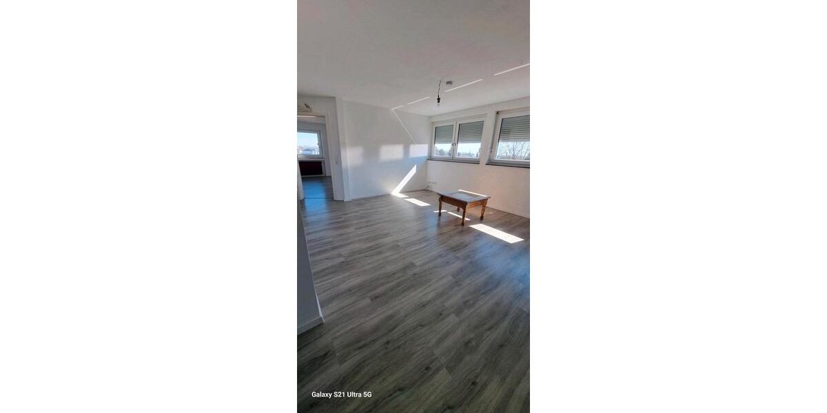 Dachgeschoßwohnung Friedrichshafen - 3.5 Zimmer, 76 m&sup2;, 1.200&euro; | Angebot:26423346