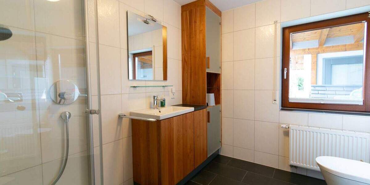 Einfamilienhaus Tettnang - 8 Zimmer, 270 m&sup2;, 2.600&euro; | Angebot:26594751