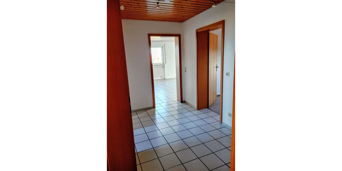 Stilvolle, neuwertige 3-Zimmer-DG-Wohnung mit Balkon und Einbauküche - Appartement Baindt Schachen | Angebot:26633728