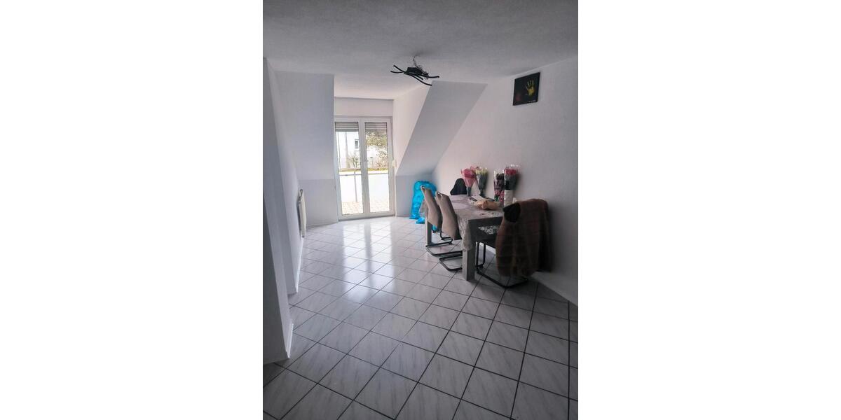 Dachgeschoßwohnung Wolpertswende - 3 Zimmer, 90 m&sup2;, 1.200&euro; | Angebot:25045580