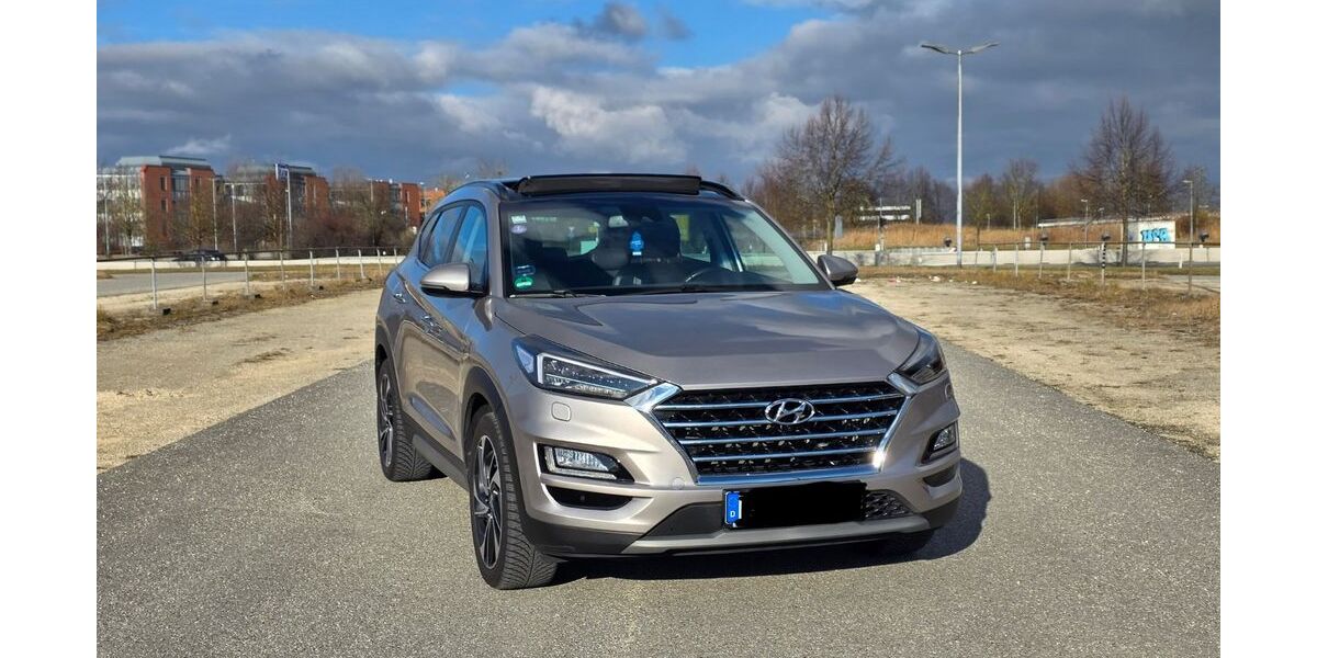 Hyundai TUCSON 68.000 km 19.500 &euro; Friedrichshafen 88045