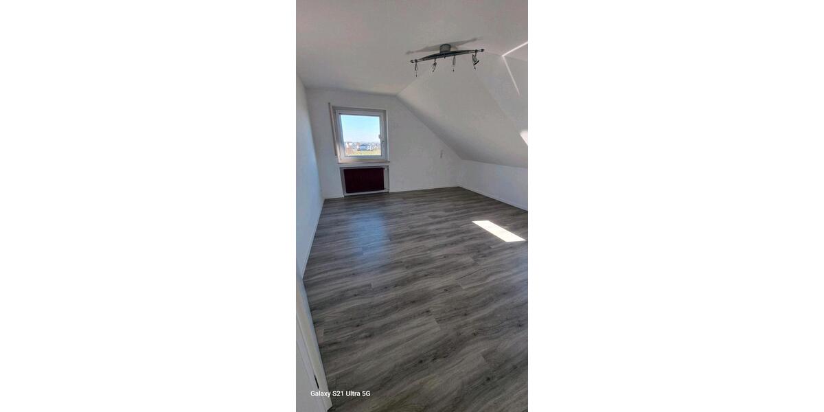 Dachgeschoßwohnung Friedrichshafen - 3.5 Zimmer, 76 m&sup2;, 1.200&euro; | Angebot:26423346