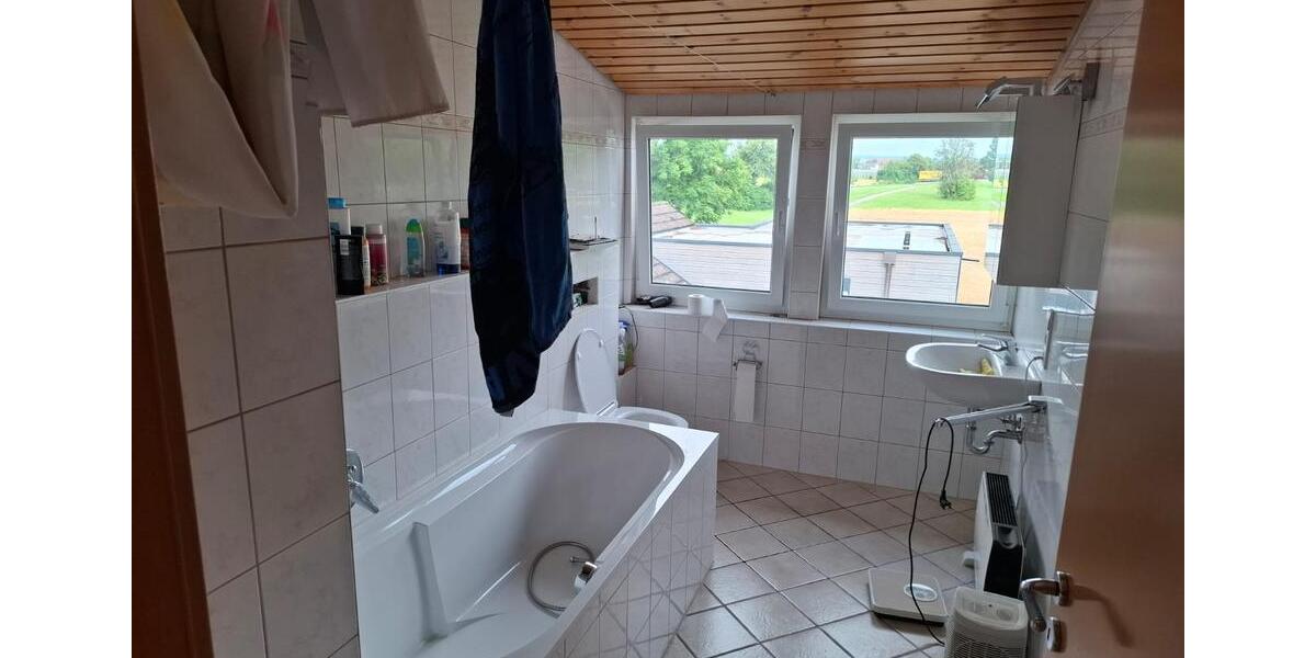 Dachgeschoßwohnung Ravensburg Galgenhalde - 2.5 Zimmer, 67 m&sup2;, 750&euro; | Angebot:25982350