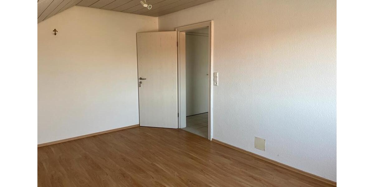 Dachgeschoßwohnung Wilhelmsdorf - 2 Zimmer, 63 m&sup2;, 500&euro; | Angebot:25905223